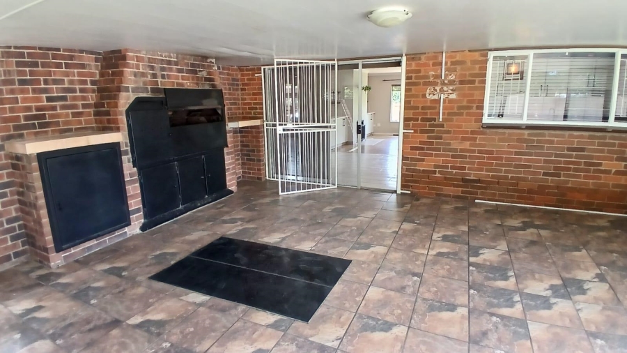 5 Bedroom Property for Sale in Pellissier Free State